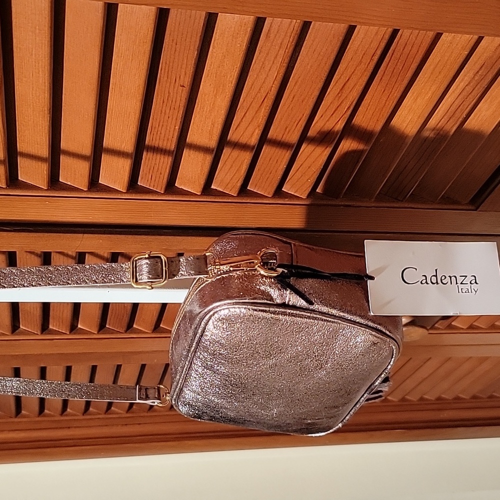 CREDENZA ITALY METALLIC GOLD CROSSBODY/ SHOULDER BAG WITH TASSLE - Picture 10 of 12